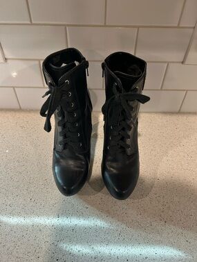 Women's Lace-Up Ankle Boots in Black, Size 7 1/2